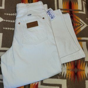 White high rise wide leg spring Wranglers size 26 x 28new with tags size